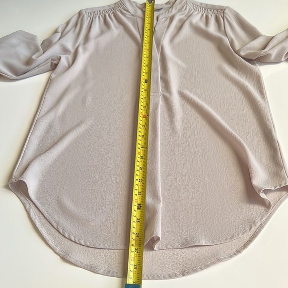 Mandee blouse crepe textured fabric, V-neck, scalloped bottom, 3/4 long - Picture 11 of 11